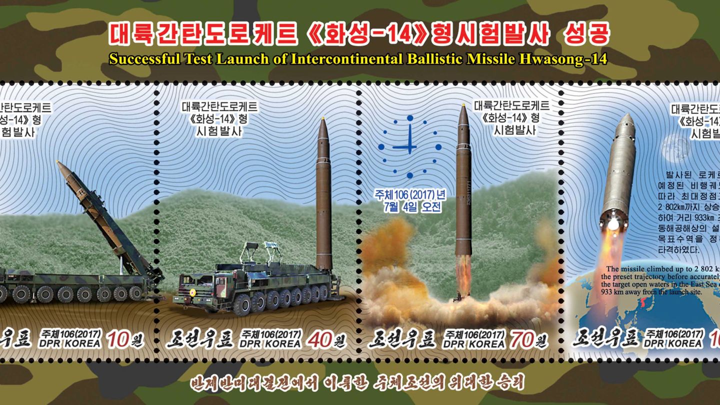Nuevos sellos norcoreanos conmemorando el lanzamiento del misil balístico intercontinental 'Hwasong-14'. (Reuters)