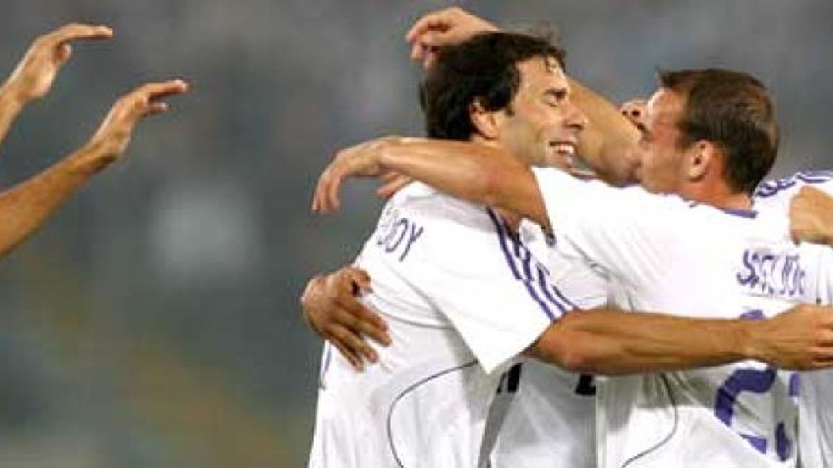 Van Nistelrooy y Pandev sellan un partido incómodo para el Real Madrid