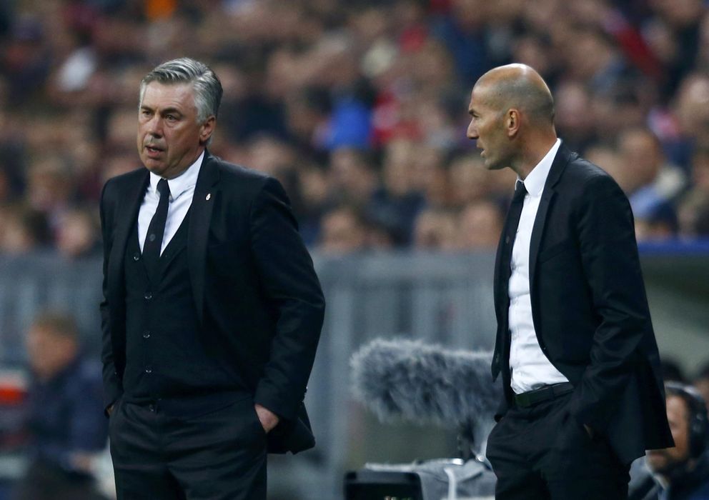Foto: Ancelotti junto a Zidane, durante un partido de esta temporada (Reuters)