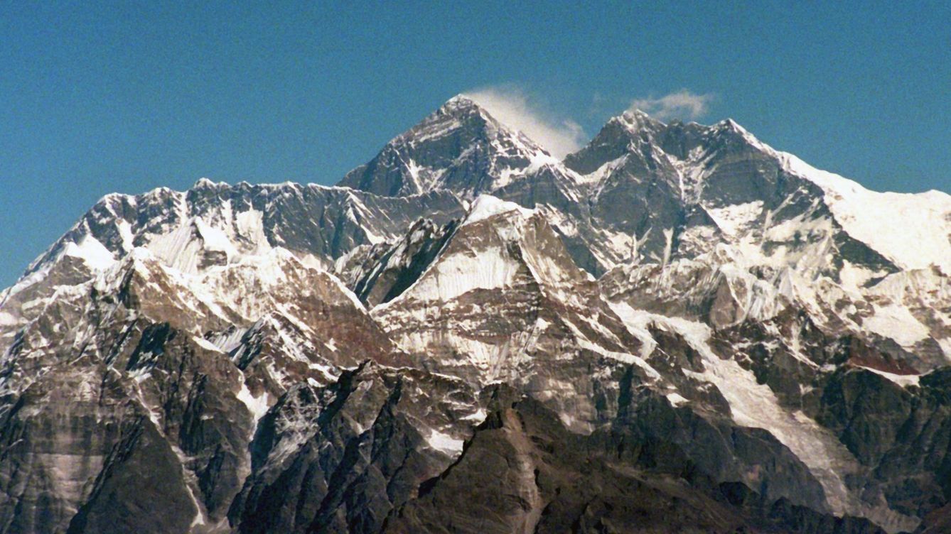 Foto: El Everest, la montaña más elevada del mundo. (EFE)