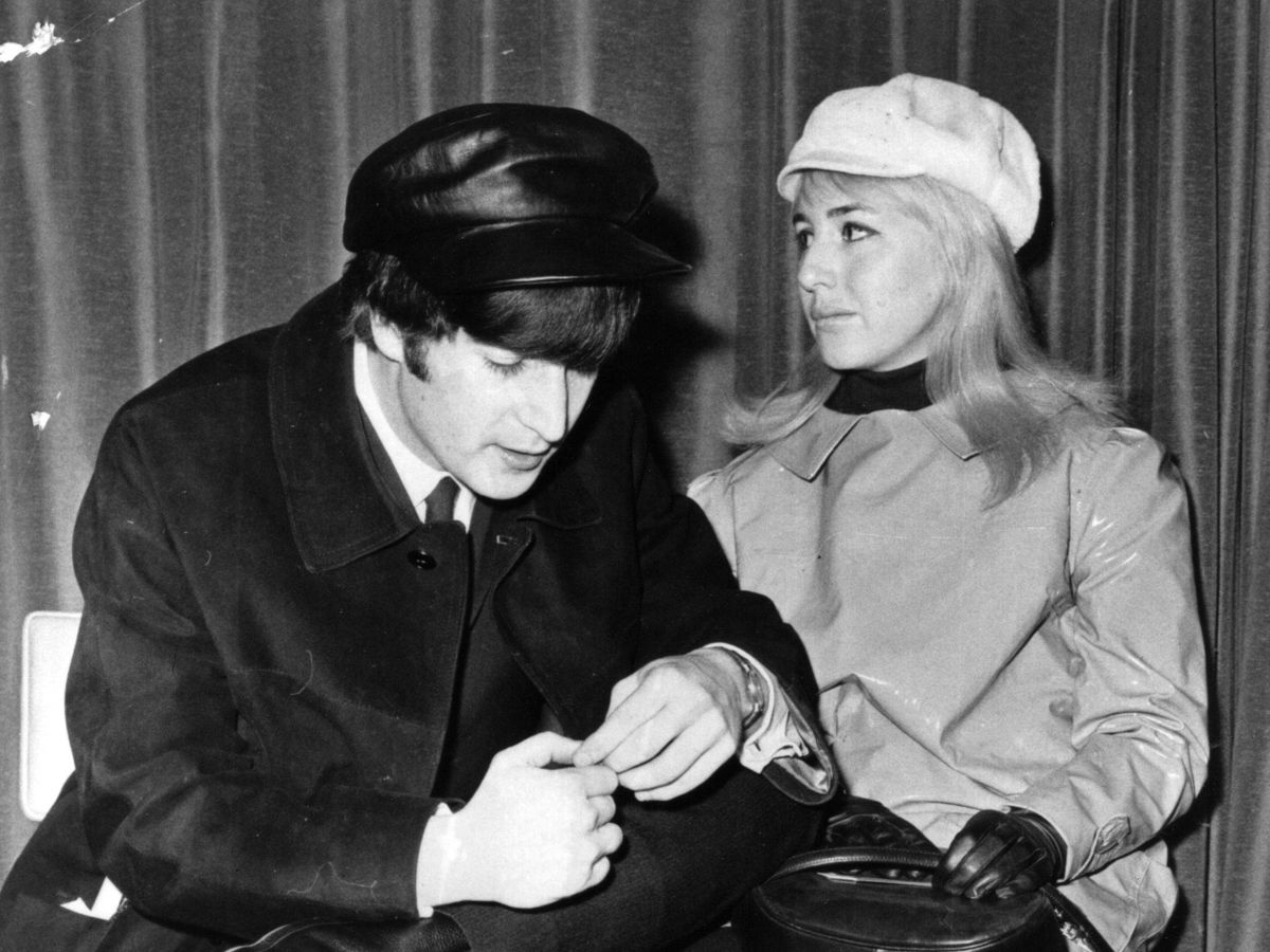 Foto: John y Cynthia Lennon, en 1964. (Getty)