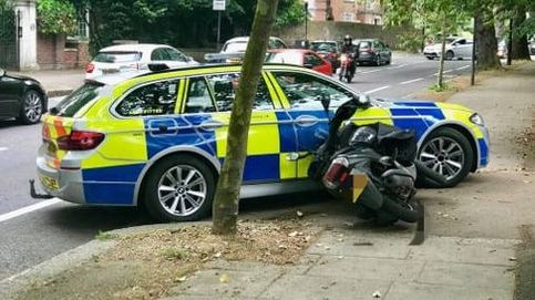 La policía de Londres acaba con los ladrones en moto provocando accidentes