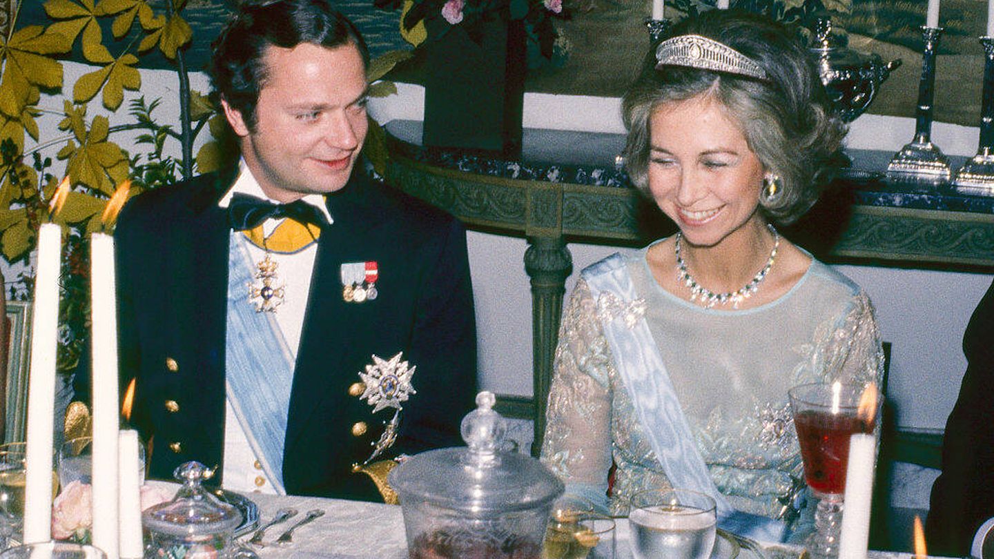 La reina Sofía y Carlos XVI Gustavo, en la cena en la embajada. (Getty)