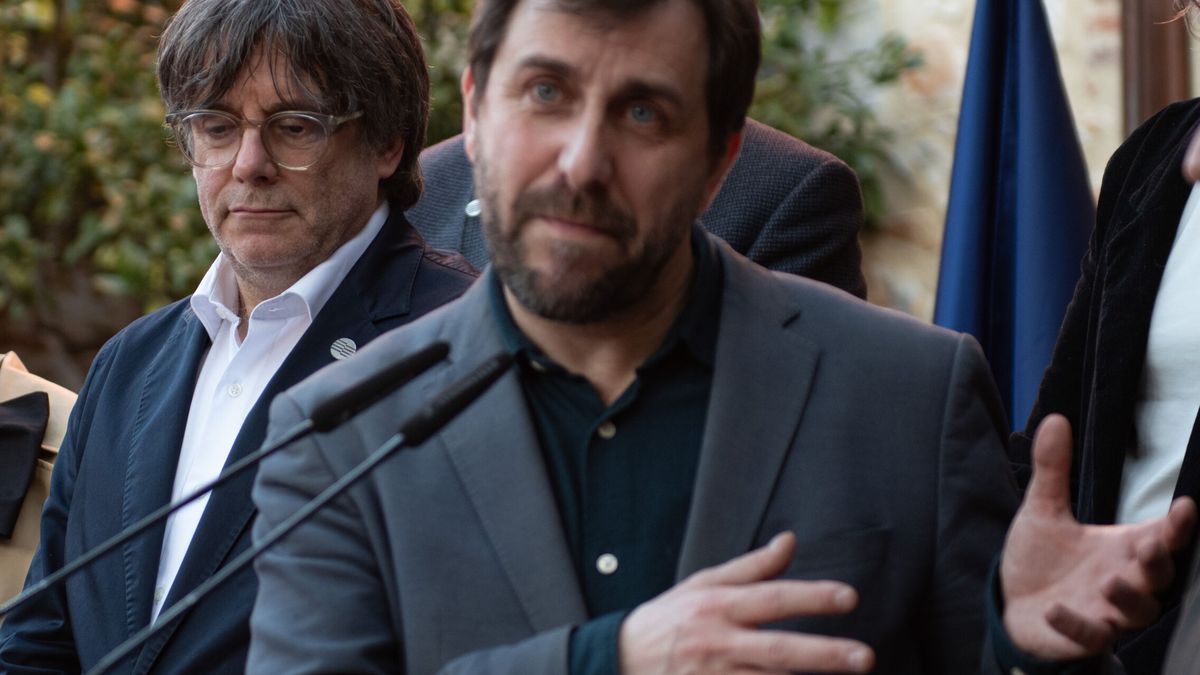 Toni Comín enfría el regreso de Carles Puigdemont y lo aleja de la campaña electoral