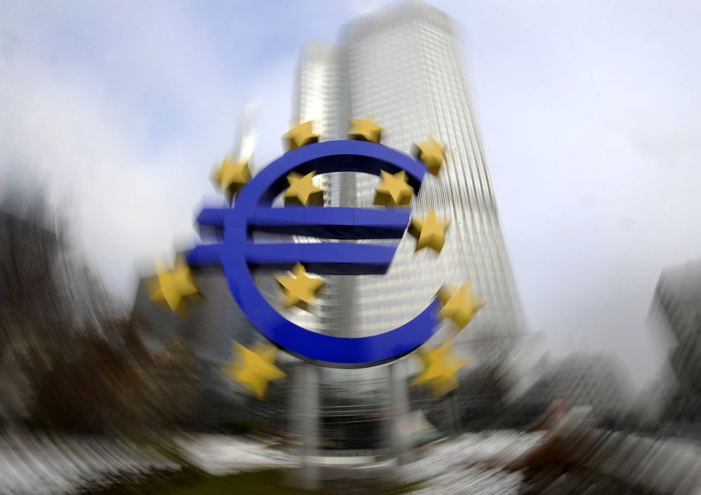 Foto: Una escultura del euro ante la sede del Banco Central Europeo, en Frankfurt, Alemania (Reuters).