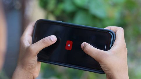 El truco para poder ver vídeos de YouTube sin anuncios y con la pantalla bloqueada en el móvil