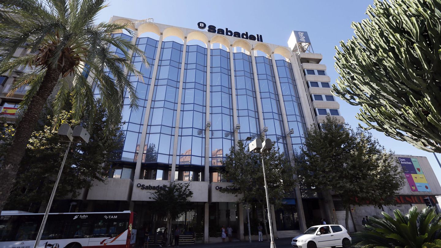 Sede del Banco Sabadell en Alicante. (EFE)