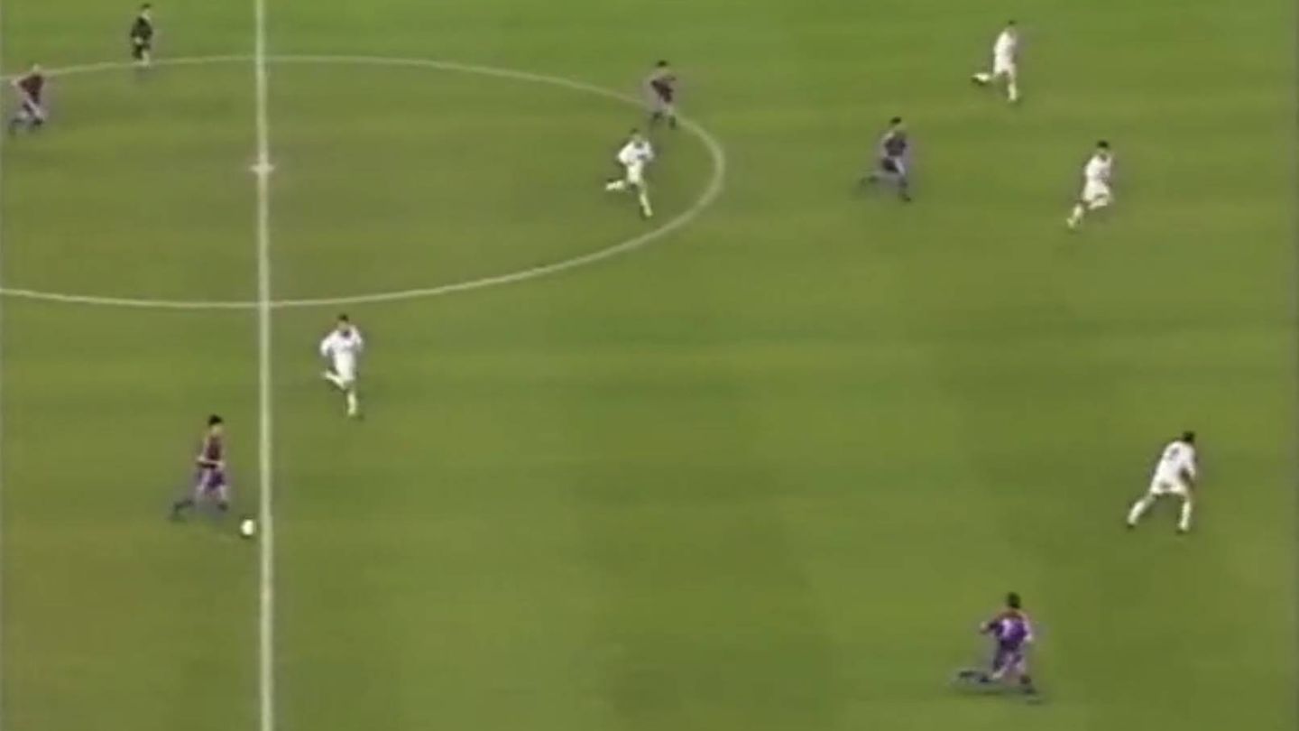 Captura de la línea horizontal en la zaga, contra el Barça. (RTVE)