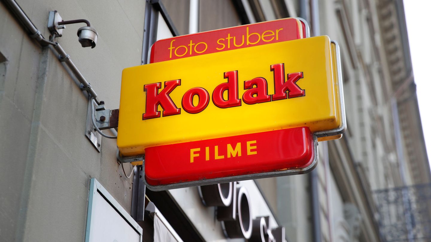 Un cartel de Kodak en una tienda de fotografía de Berna, Suiza. (Reuters)