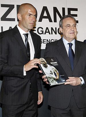 Al Madrid no llega entrenador y Zidane sujeta el paraguas que todo lo aguanta