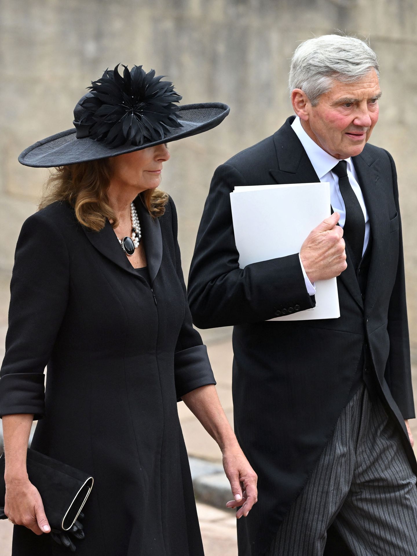 Carole y Michael Middleton, en el funeral de Isabel II. (Reuters)