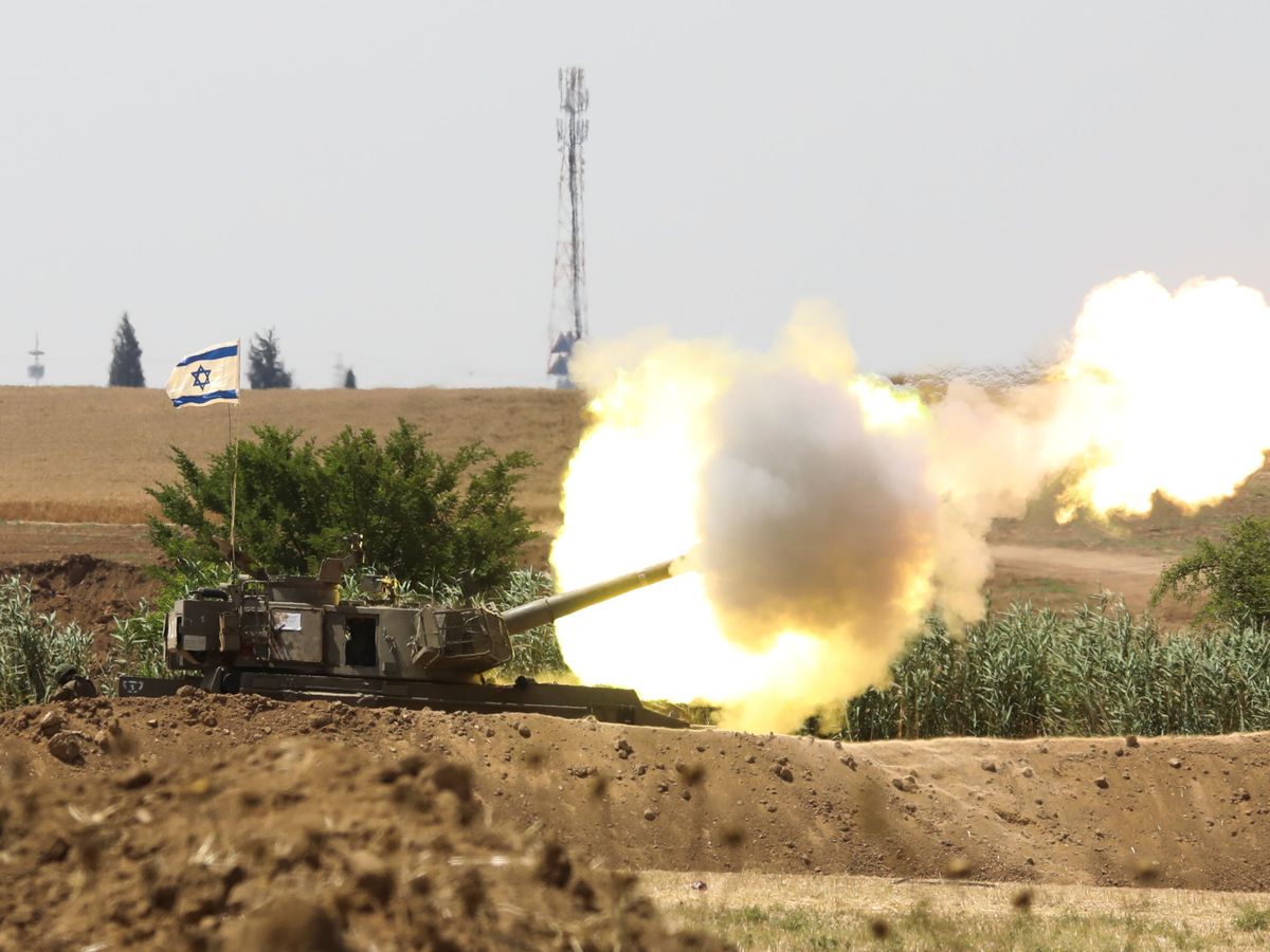 Foto: Artillería israelí dispara contra la Franja. (Reuters)