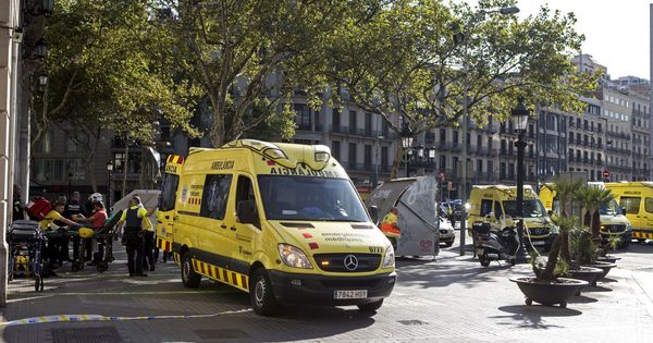 Foto: Una furgoneta atropella a varias personas en las ramblas de barcelona
