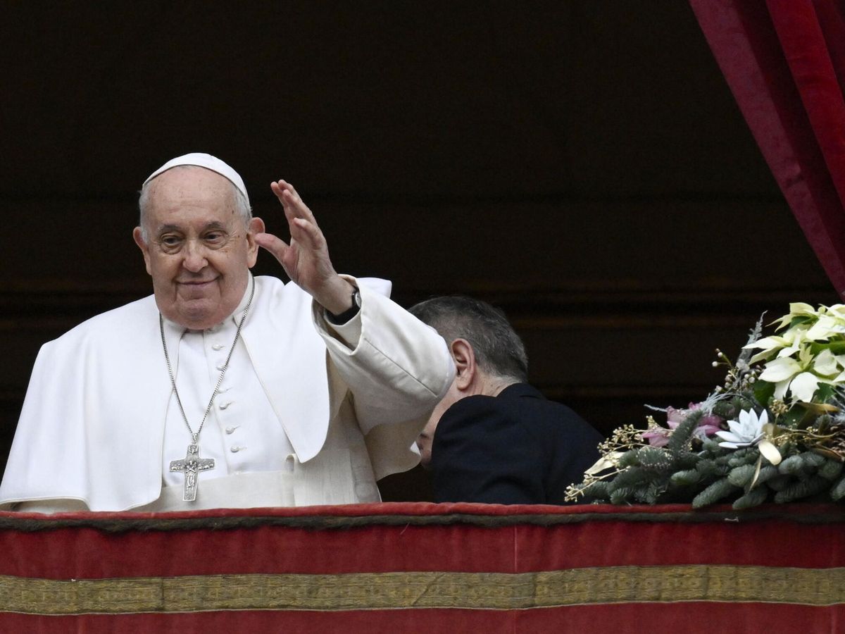 Foto: El Papa Francisco saluda desde la basílica de San Pedro. (EFE/Vaticano)