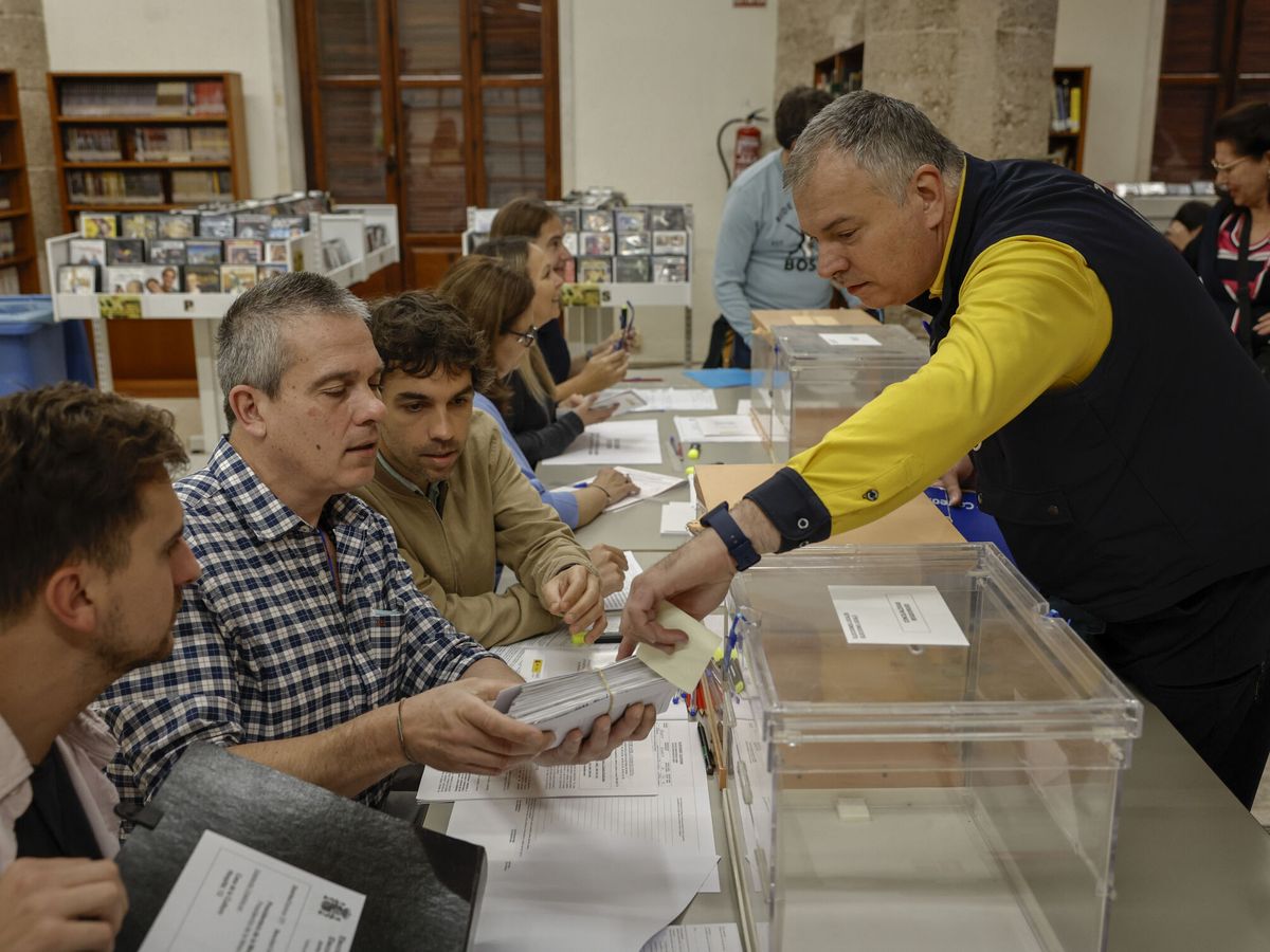 Foto: ¿Qué pasa si ignoro la notificación para acudir a mesa electoral el 23-J? (EFE / Biel Aliño)