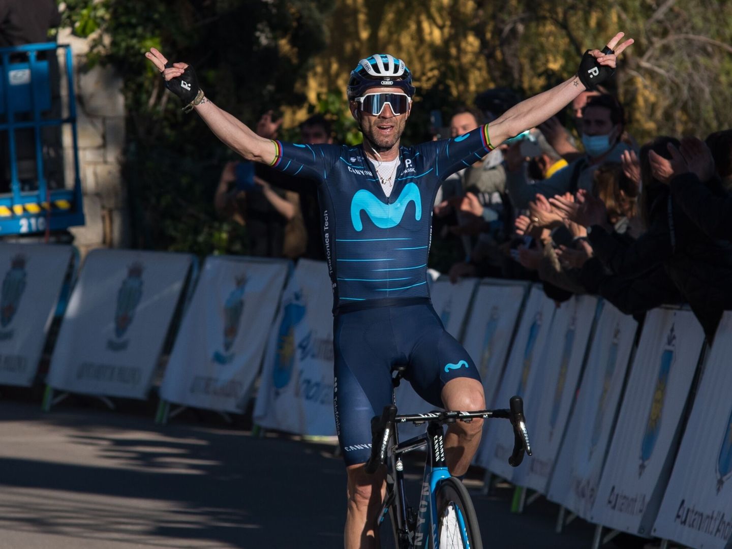Alejandro Valverde celebra la victoria número 131 de su carrera en Port d'Andratx
