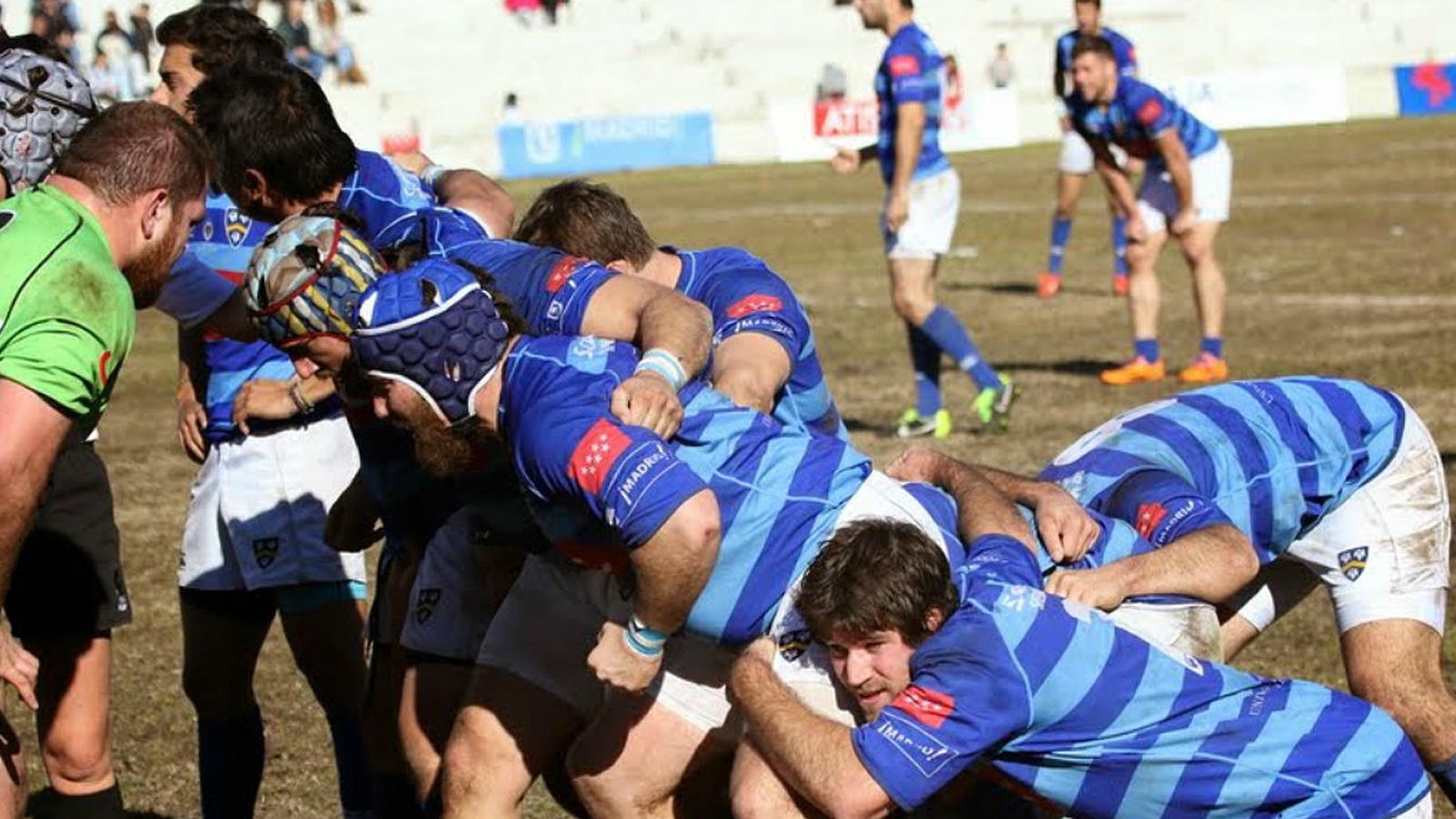Foto: Los jugadores del Cisneros forman una melé durante la semifinal de Copa (Rugbycisneros.com).