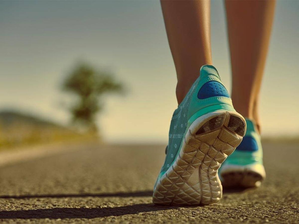 Foto: Los 6 pasos fundamentales para caminar y que te ayudarán a perder peso (iStock)