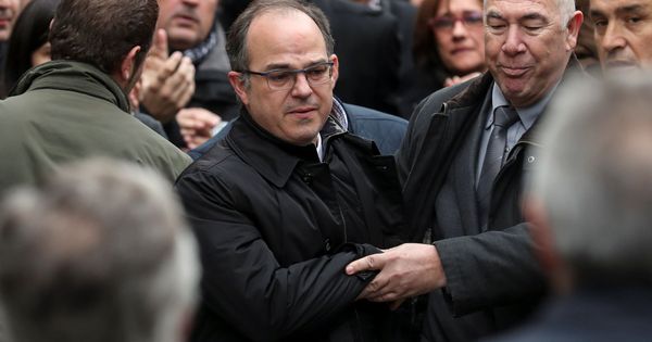 Foto:  El exconseller, Jordi Turull, momentos antes de recibir la notificación del juez. (Reuters)