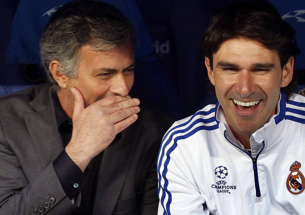 Foto: Jose Mourinho junto a Aitor Karanka en el banquillo del Real Madrid.