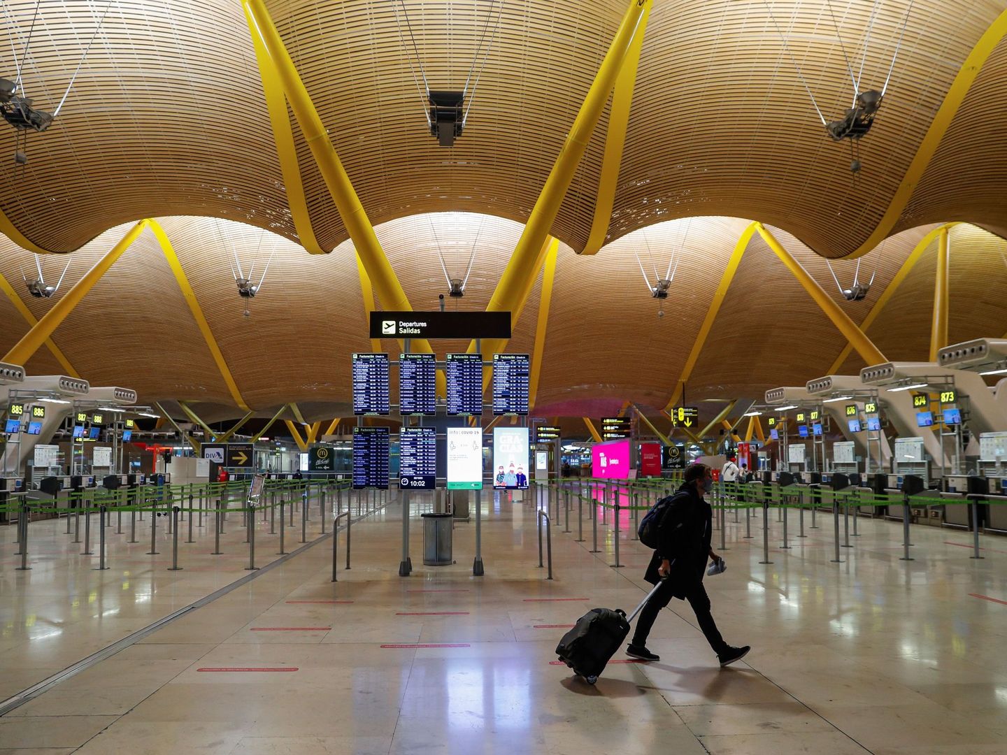 El aeropuerto de Adolfo Suárez Madrid-Barajas, vacío por la pandemia. (EFE)