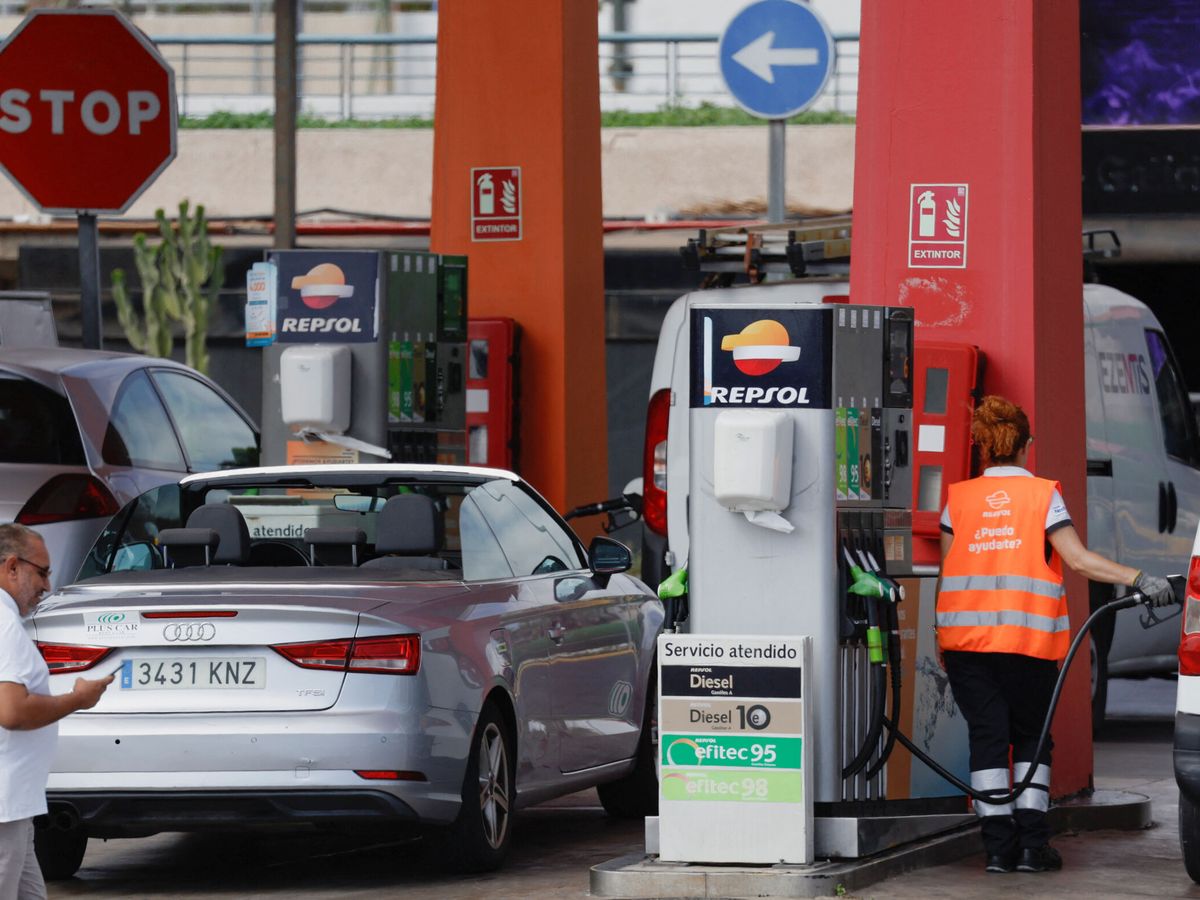 Foto: Una gasolinera de Repsol en Vecindario, Gran Canaria. (Reuters/Borja Suárez)