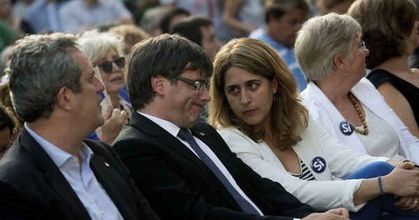 Foto: Fotografía de archivo del expresidente de la Generalitat Carles Puigdemont y la coordinadora general del PDeCAT, Marta Pascal. (EFE)