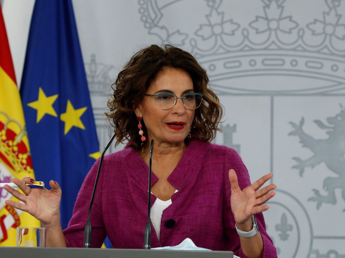 Foto: La ministra portavoz, María Jesús Montero, durante la rueda de prensa ofrecida tras las reuniones con el presidente del Gobierno, Pedro Sánchez. (EFE)