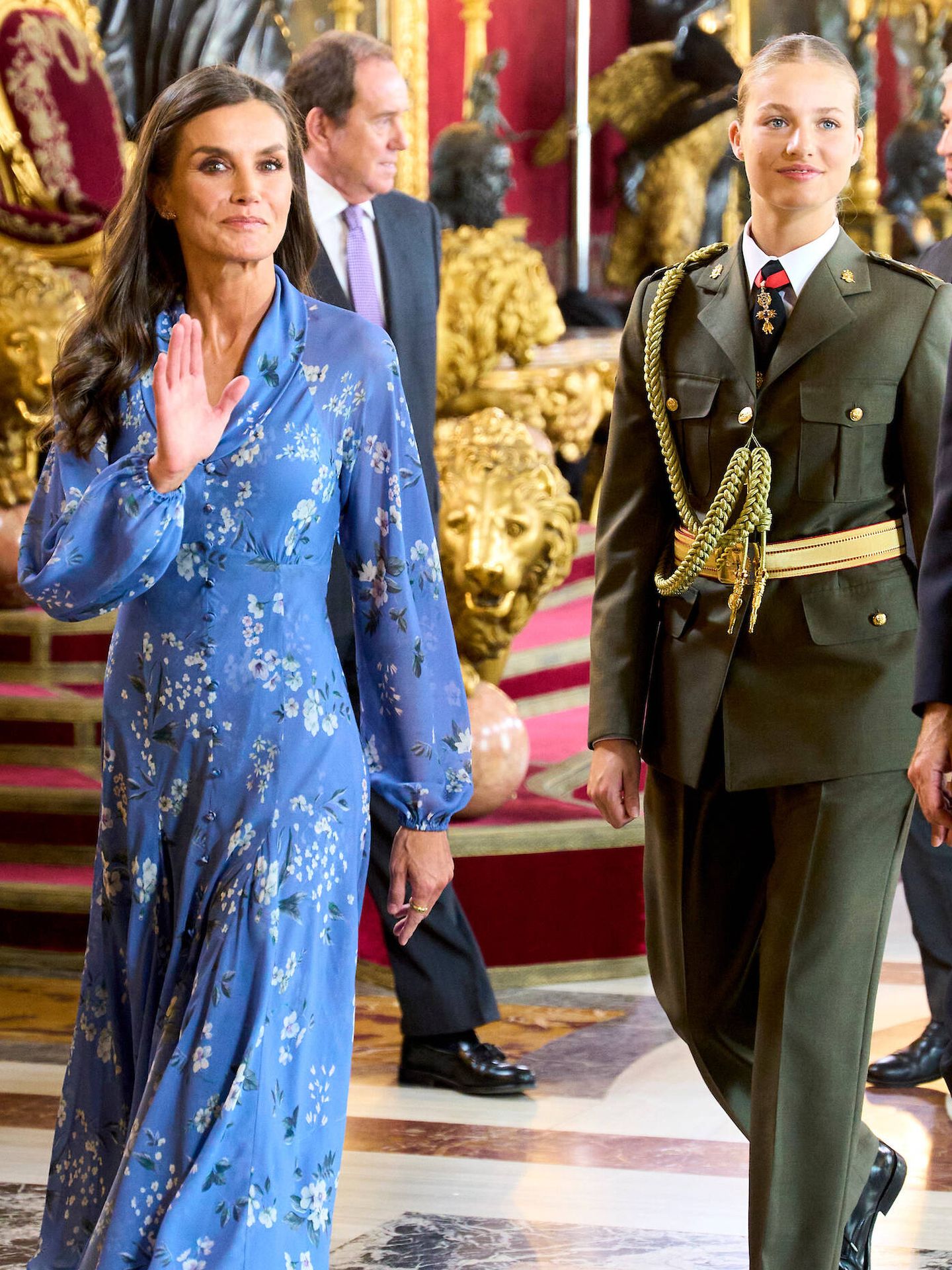 La reina Letizia y la princesa Leonor, al finalizar el besamanos. (Limited Pictures)