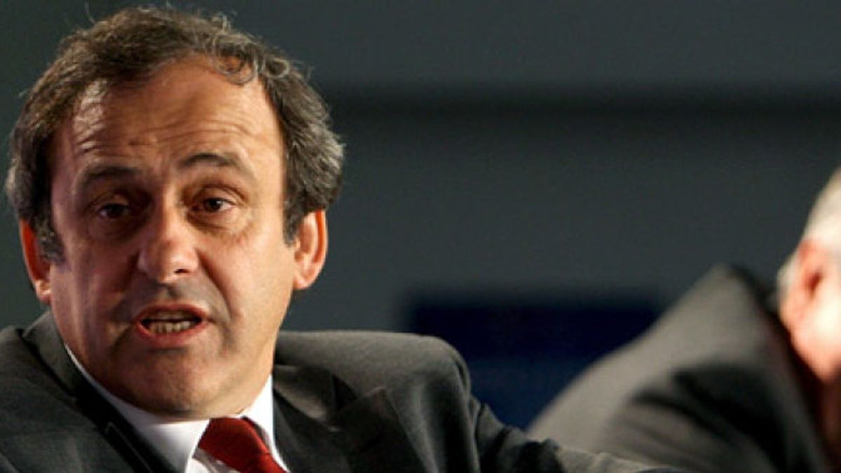 Platini quiere limitar el gasto destinado a los salarios de los futbolistas