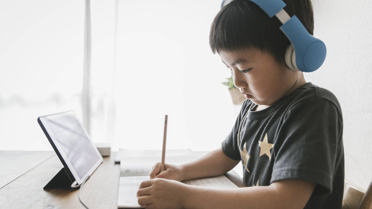 El creativo (y escatológico) método con el que los niños aprenden a leer en Japón