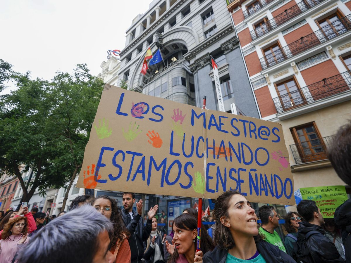 Foto: Huelga de profesores en Madrid este 8 de mayo: qué piden y por qué la convocan (EFE/Javier Lizón)