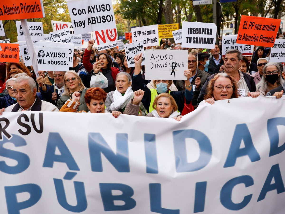Foto: Manifestación en Madrid por la sanidad pública. (Reuters/Susana Vera)