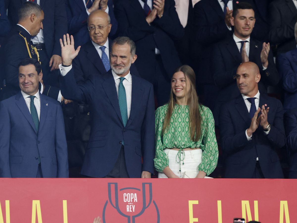 Foto: La infanta Sofía y el rey Felipe, en la final de la Copa del Rey. (Reuters/Marcelo del Pozo)