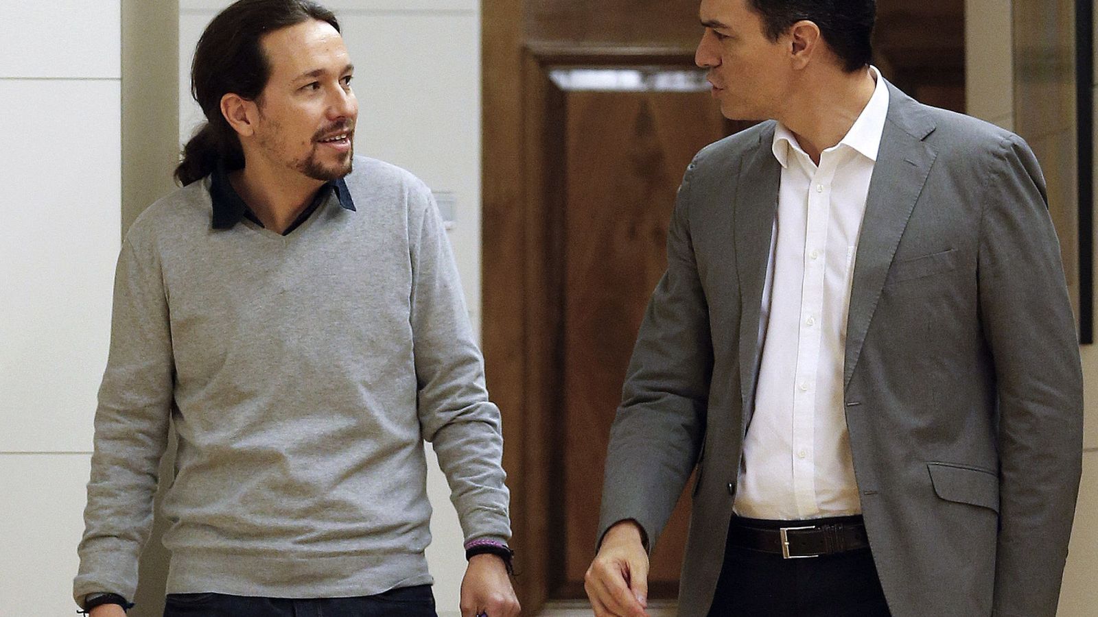 Foto: Primer encuentro entre Pablo Iglesias y Pedro Sánchez dentro de la ronda de contactos para formar gobierno el pasado 5 de febrero. (EFE)
