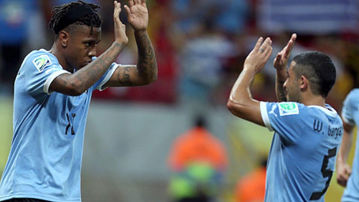 Uruguay golea con los suplentes a Tahití y se verá las caras con Brasil en semifinales