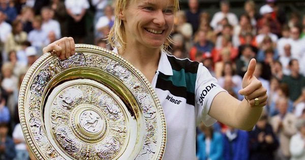 Foto: Jana Novotna ganó Wimbledon en 1998 tras imponerse en la final a Nathalie Tauziat. (EFE)