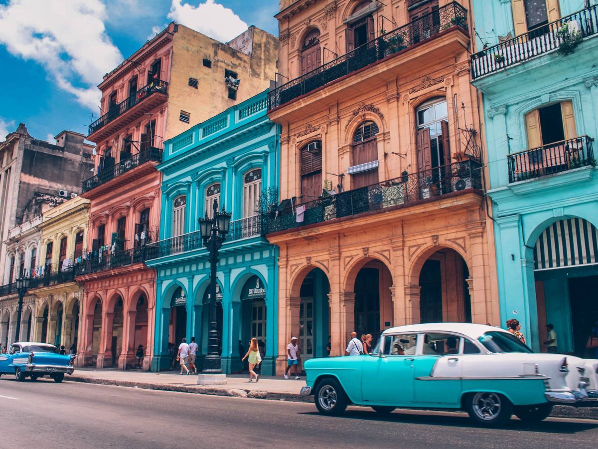 Foto: Una de las coloridas calles de La Habana. (Unsplash)