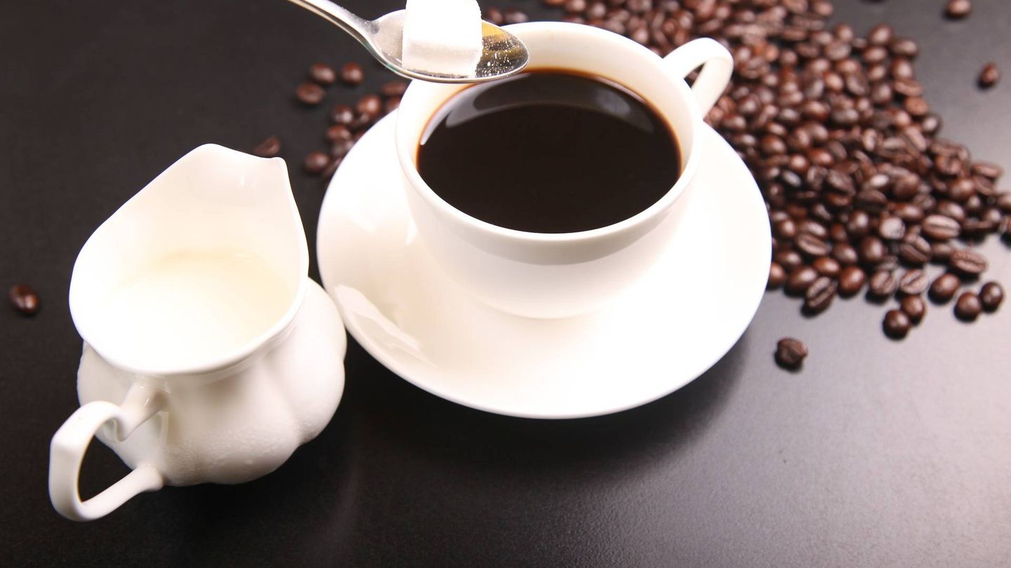El café ocasiona acidez estomacal, indigestión, ardor de estómago o irritación intestinal.