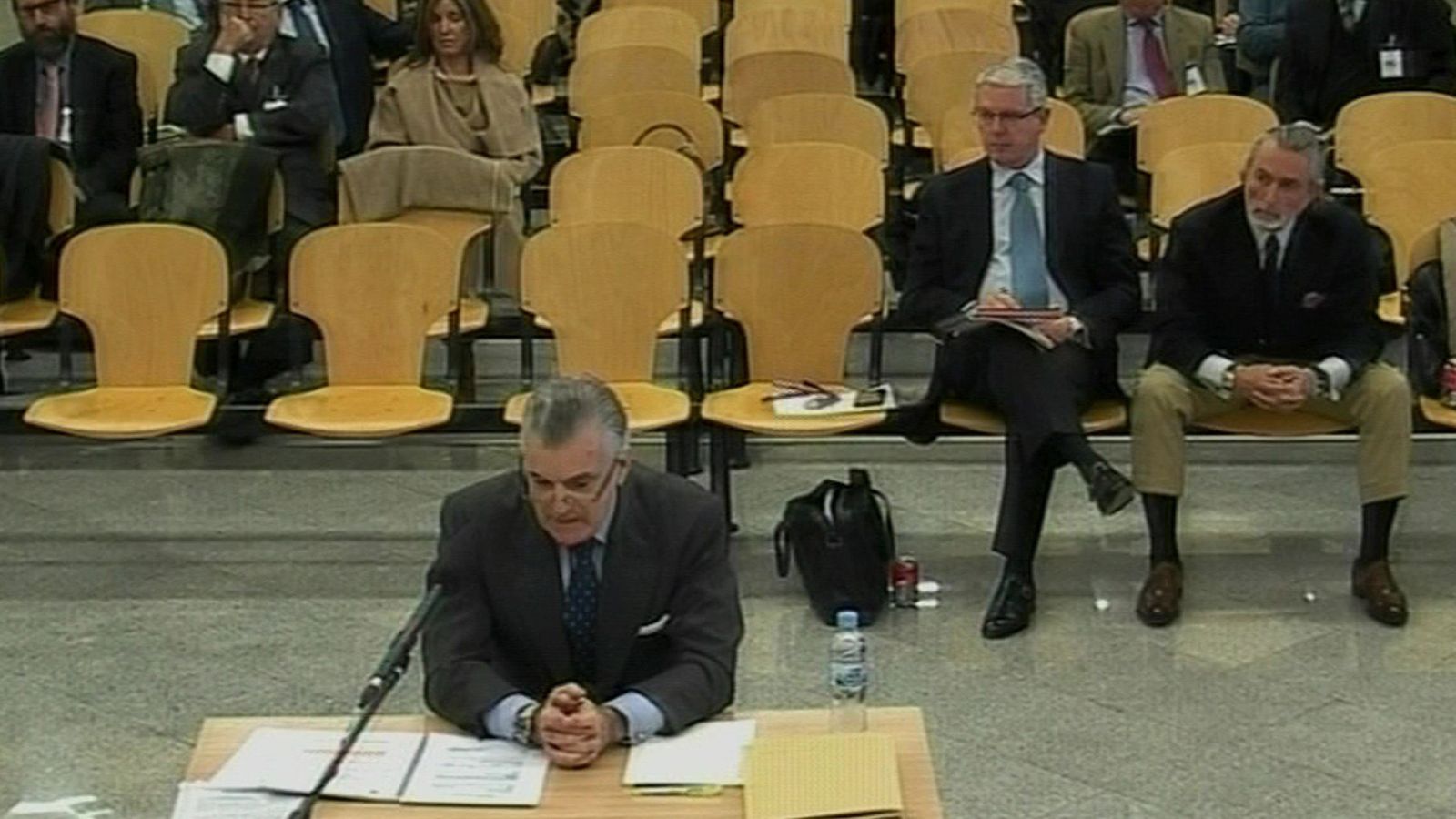 Foto: Captura de vídeo de la señal facilitada por la Audiencia Nacional de la declaración del extesorero del PP Luis Bárcenas. (EFE)