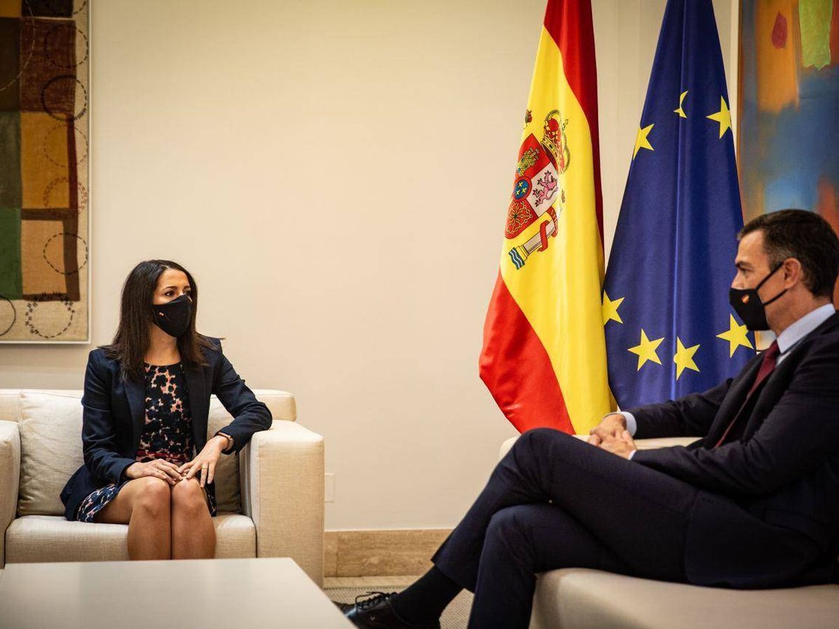 Foto: Inés Arrimadas y el presidente del Gobierno, en su reunión en Moncloa. (Pedro Ruiz)