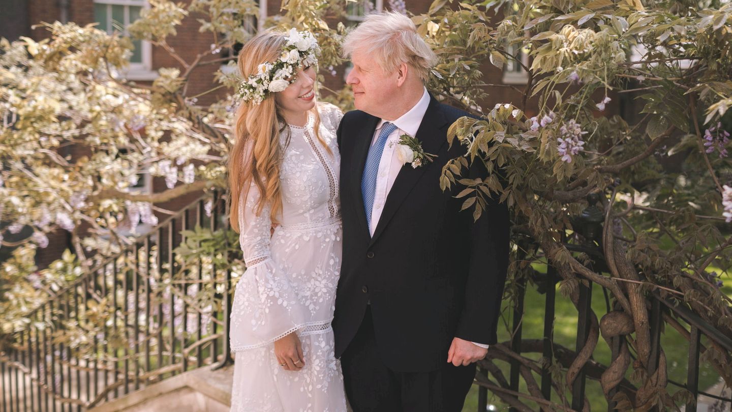 Boris y Carrie Johnson el día de su boda. (Reuters)