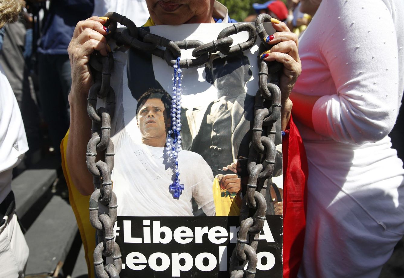 Un simpatizante del líder opositor  Leopoldo López durante una protesta en Caracas para pedir su liberación (Reuters). 