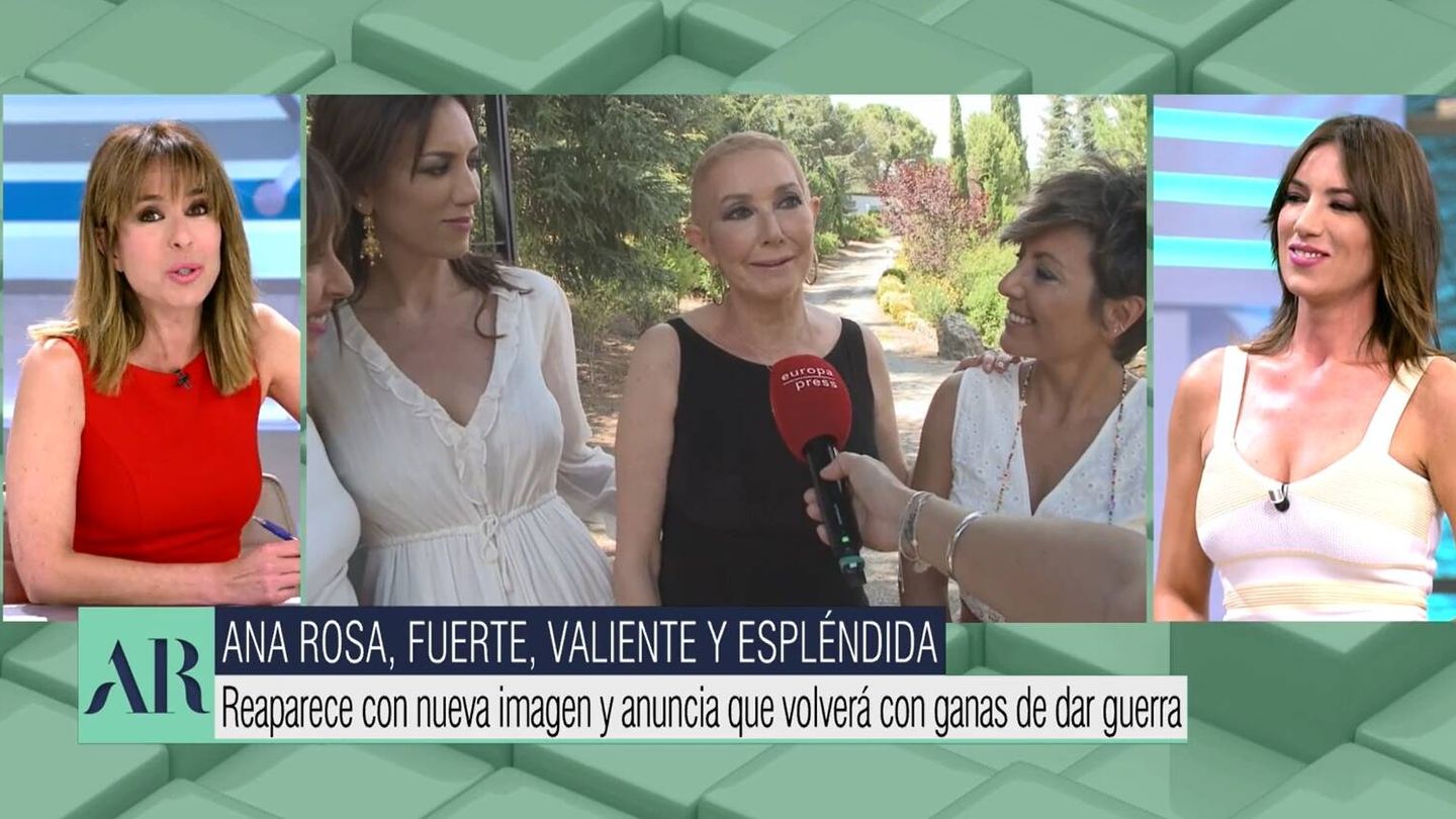 Ana Terradillos y Patricia Pardo comentando la fiesta. (Mediaset España)