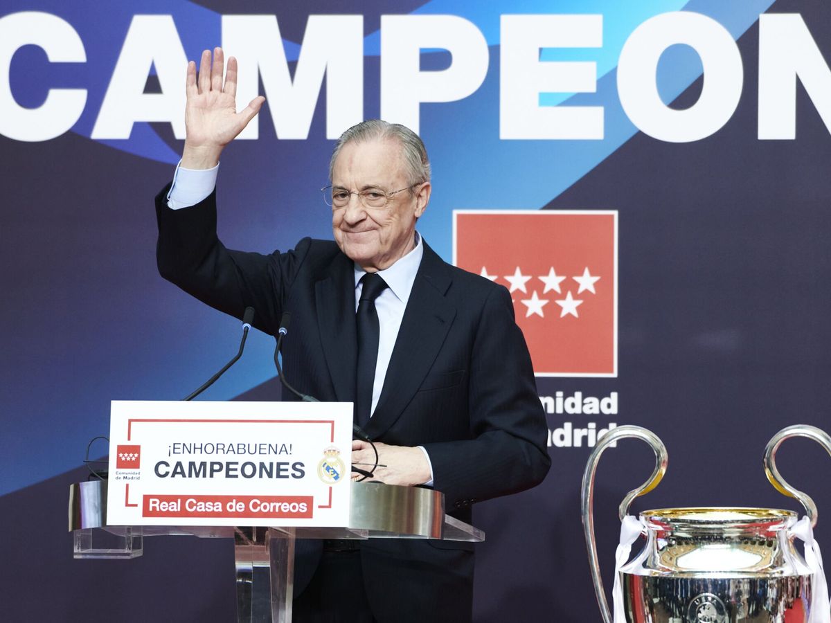 Foto: Florentino Pérez en los festejos de la Champions en la Comunidad de Madrid. (Efe/Luca Piergiovanni)