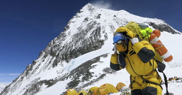 Foto: El Everest sigue cobrándose víctimas. (EFE)