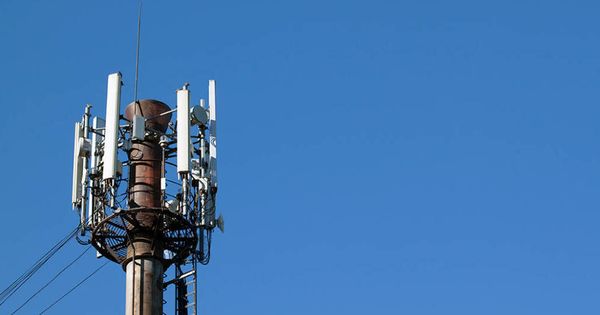 Foto: Vista de una antena de telefonía móvil. (Efe)