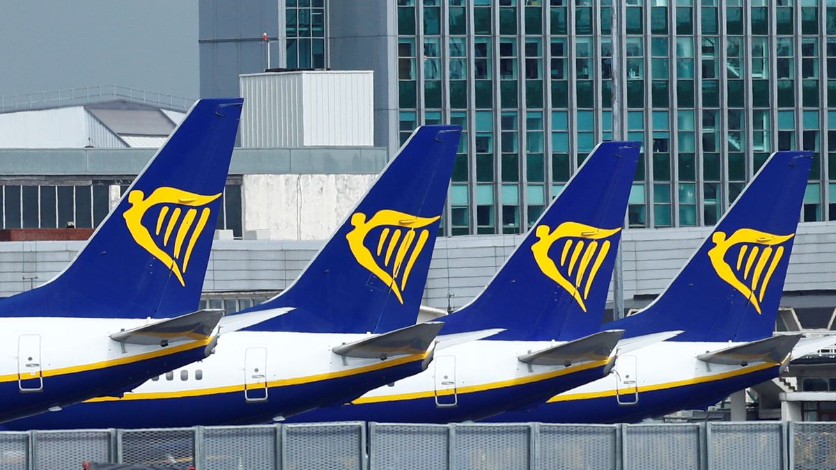 Ryanair vuelve a volar en julio: retomará el 40% de sus vuelos, pero con nuevas medidas