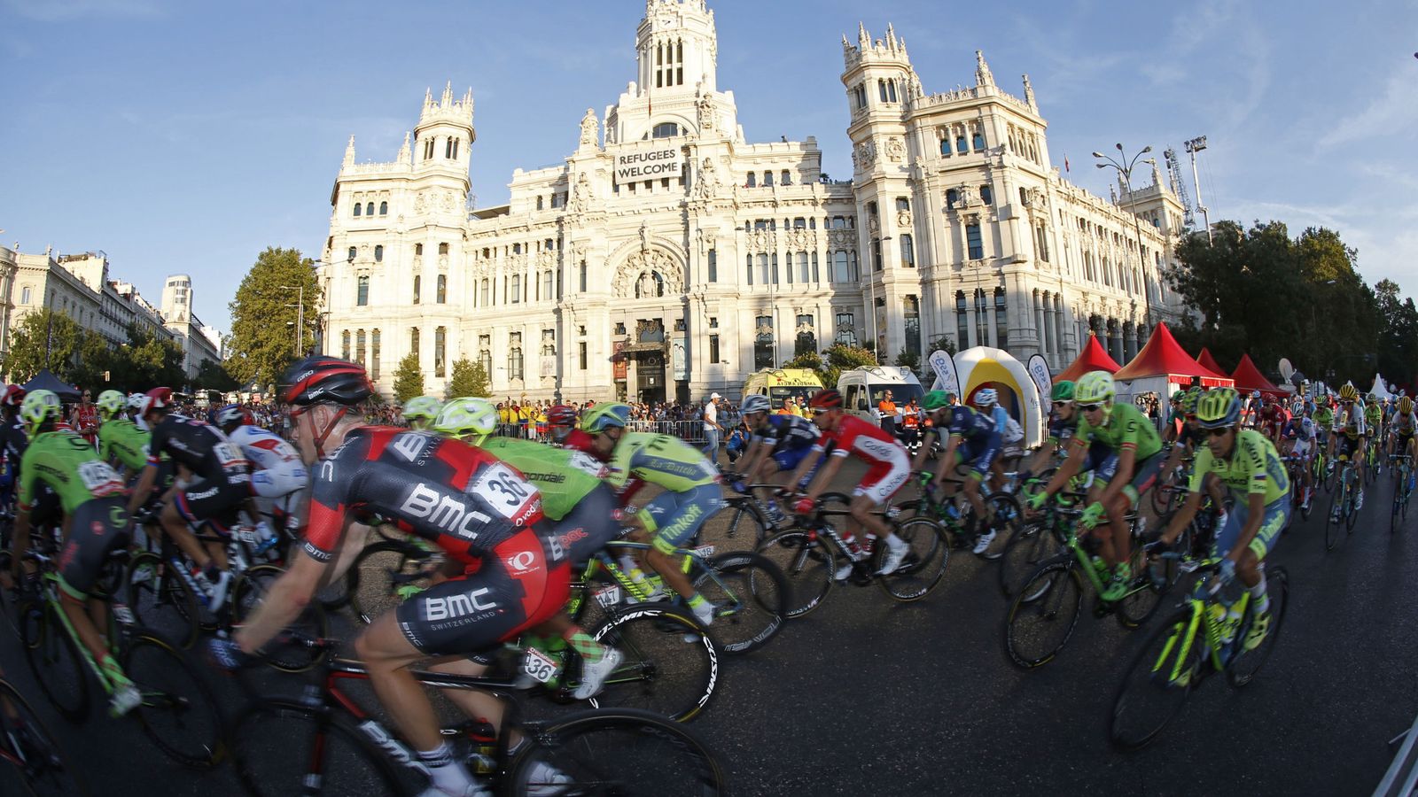 Foto: El pelotón ciclista durante la pasada Vuelta a España. (Efe)