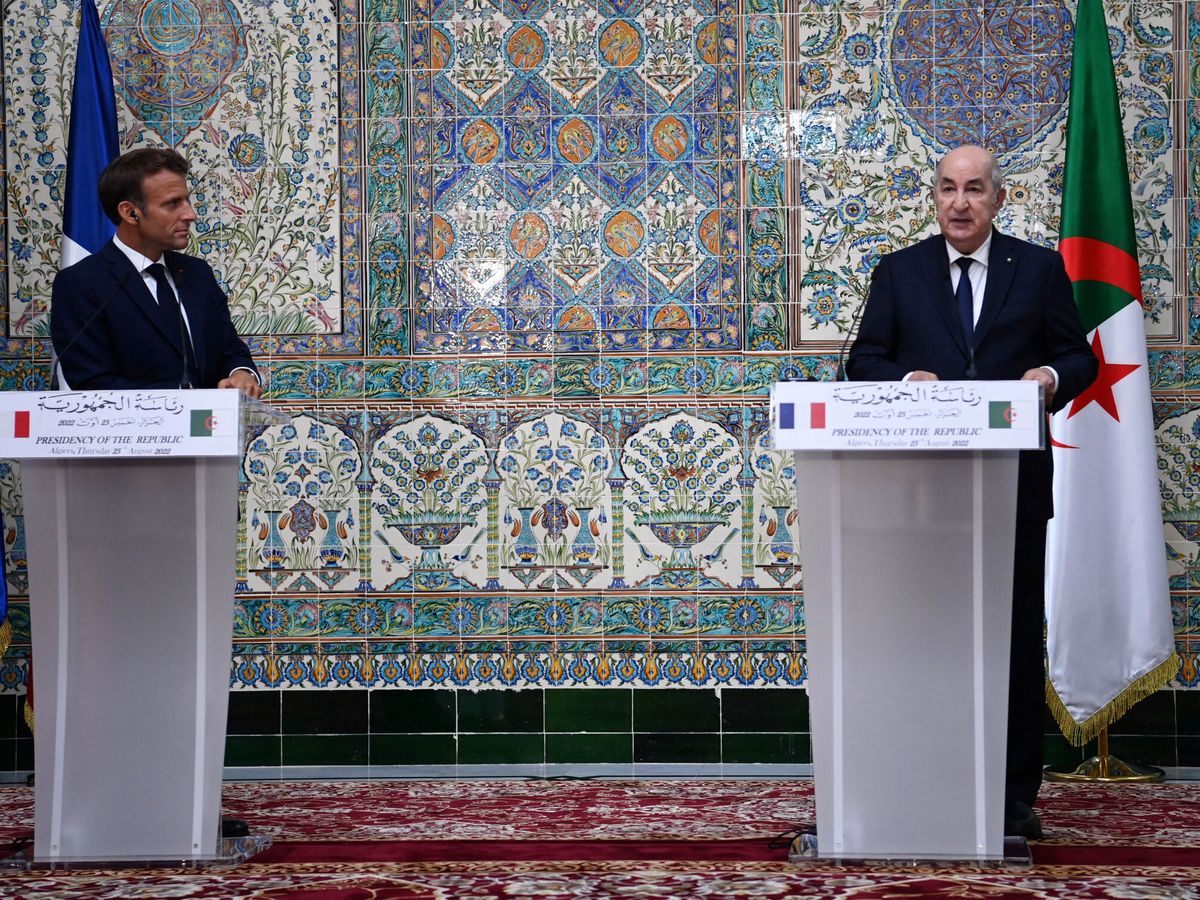 Foto: El presidente francés, Emmanuel Macron y el presidente argelino, Abdelmajid Tebboune. (Reuters)